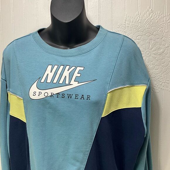 VINTAGE 90’s NIKE Sweatshirt - Picture 2 of 5